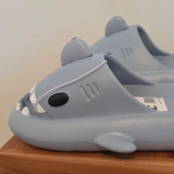 The Cloudies - Baby Blue Shark Slides - Size 7.5 - Picture 6 of 12